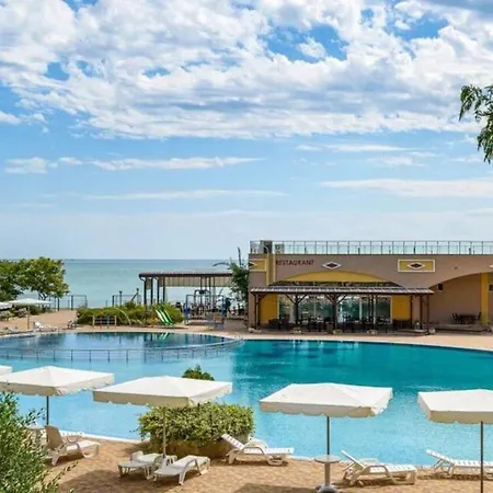 Apartament S Vyhledem Na Midia Family ,aheloy Aheloi