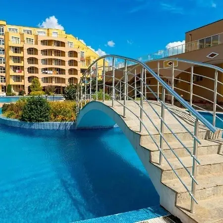 S Vyhledem Na Midia Family ,aheloy Apartament
