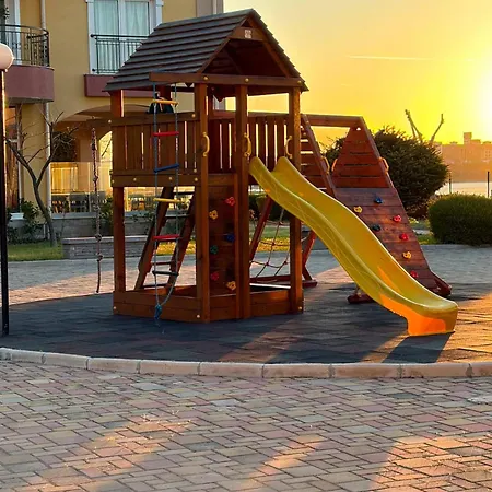 S Vyhledem Na Midia Family ,aheloy Apartament