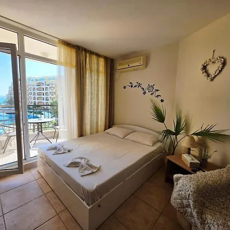 S Vyhledem Na Midia Family ,aheloy Apartament