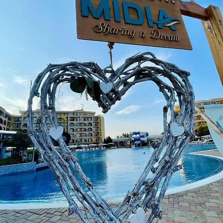 S Vyhledem Na Midia Family ,aheloy Apartament