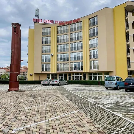 S Vyhledem Na Midia Family ,aheloy Apartament