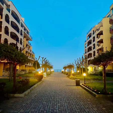 S Vyhledem Na Midia Family ,aheloy Apartament Aheloi